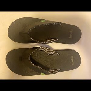 Brand new Yoga Mat flip flops by Sanuk women’s size 9